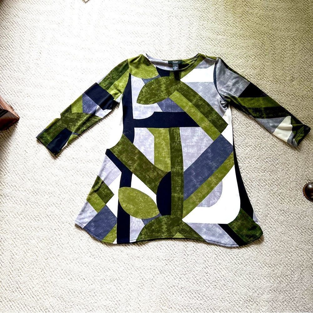 Alfani Petite Small Top Green Black and White Tunic EUC